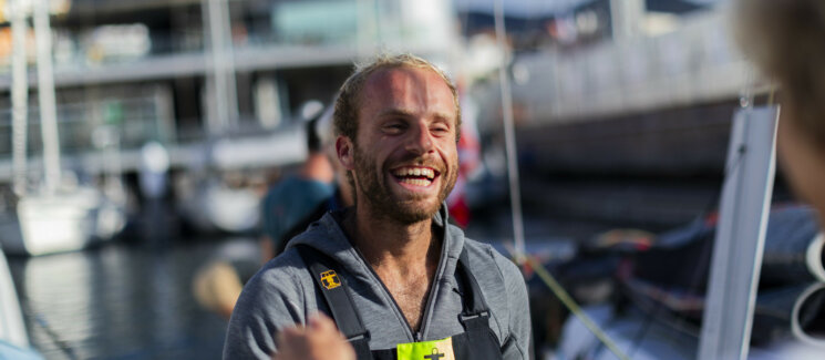 Photo de Victorn skipper à son arrivée de course