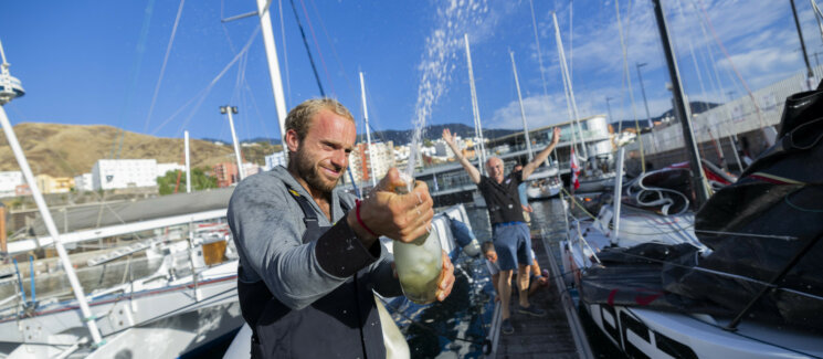 Photo de Victor, Skipper à son arrivée de la boulangère mini-transat